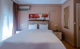 Zendy Suite Hotel